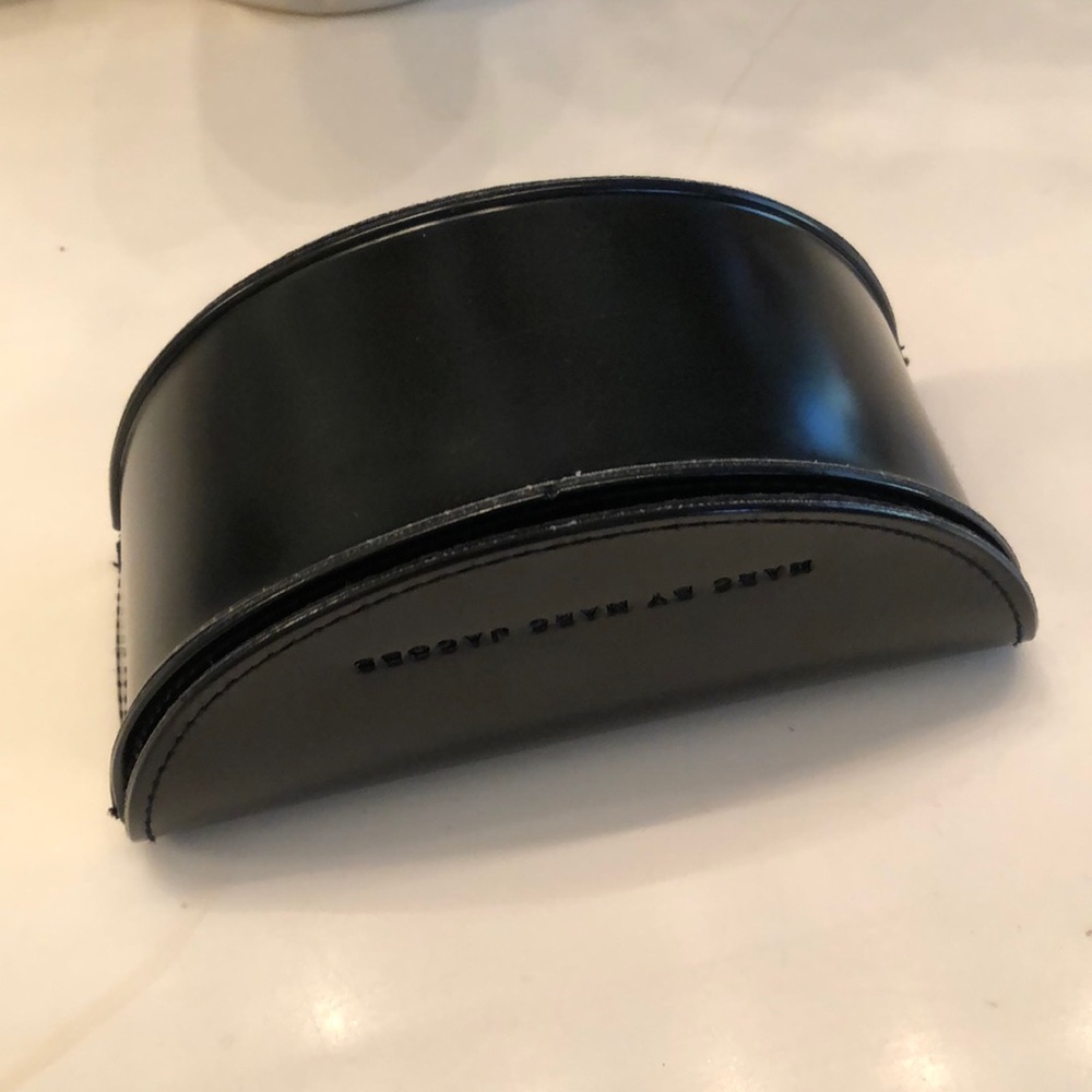 Marc by a Marc Jacobs sunglass case. - Picture 4 of 4